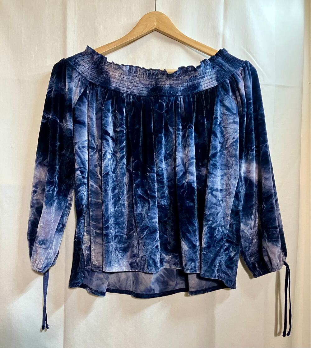 American Eagle Outfitters Off The Shoulder Velvet Crop Top Woman’s Size S/P.